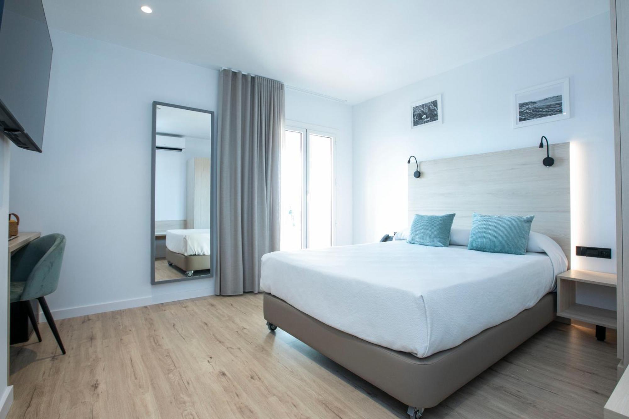 Hotel Coral Boutique By Gaiarooms L'Estartit Esterno foto